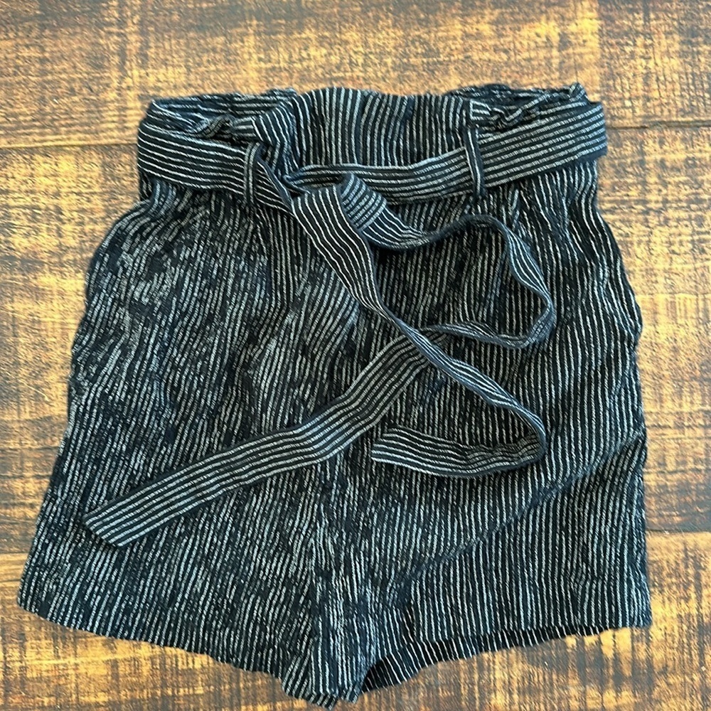 EUC- H&M High Waist Pinstripe Belted Shorts